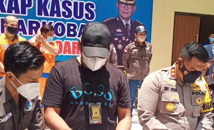 Polresta Sidoarjo Bekuk Pengedar dan Peracik Narkotika WNA asal Palestina