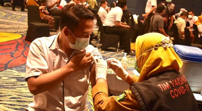 Vaksin Serentak Karyawan Luminor Hotel Sidoarjo