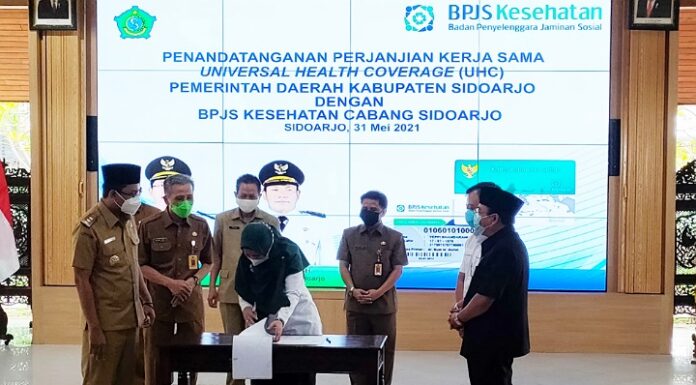 Berobat Gratis, Tunjukkan KTP Sidoarjo Bupati Sidoarjo Ahmad Muhdlor Ali, Saat Penandatanganan Kerjasama Bersama Kepala BPJS Kesehatan Cabang Sidoarjo, Yessy Novita