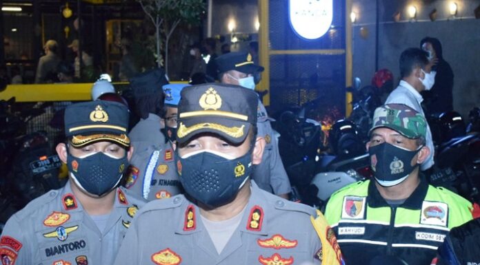 Kapolresta Sidoarjo, AKBP Kusumo Wahyu Buntoro, Saat Razia PPKM Mikro