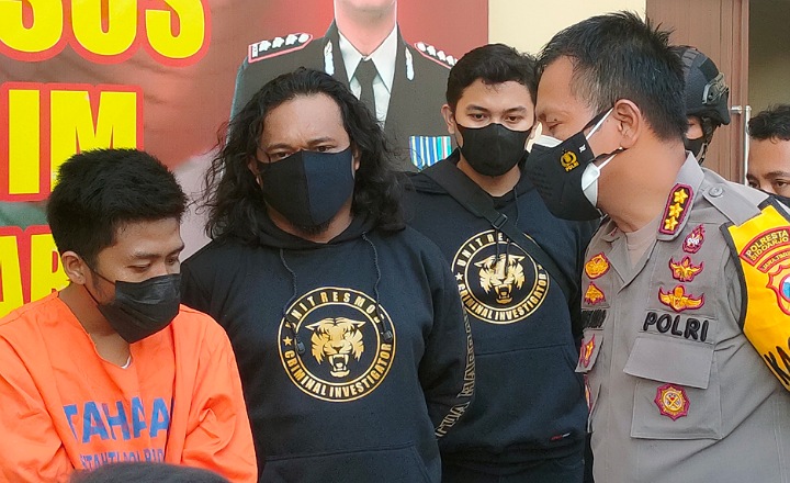 Sadis, Bacok Korban Menggunakan Clurit, Lalu Motor Diembat