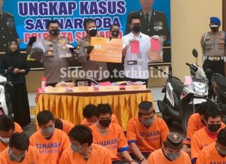 Para Pelaku Pengedar Narkoba Saat Di Mapolresta Sidoarjo