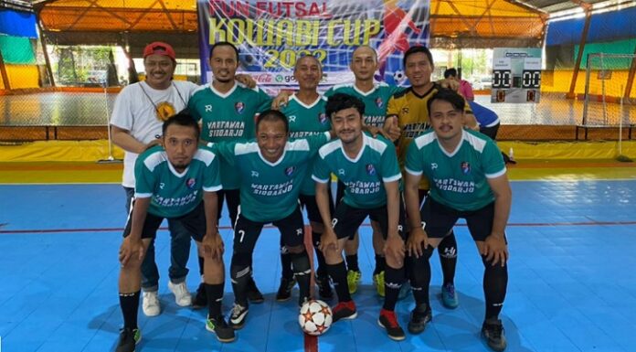 Meski Juara 3, Tim Futsal Jurnalis Sidoarjo Masih Pertahankan Tradisi Angkat Piala Terkini.id