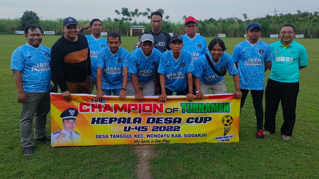 PSB FC Juara 1 Turnamen Sepakbola U-45 Kades Cup di Tanggul Wonoayu Usai Libas Loedrok FC