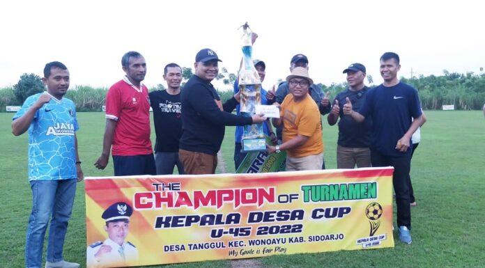 PSB FC Juara 1 Turnamen Sepakbola U-45 Kades Cup di Tanggul Wonoayu Usai Libas Loedrok FC
